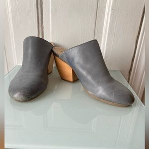 8 leather Showdown/ LaTigo clogs, grey, 3” heel, worn